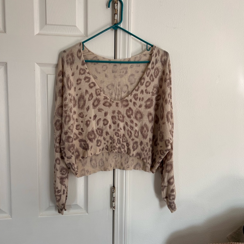 Olivaceous women’s lightweight crop sweater, size M, Leopard Print